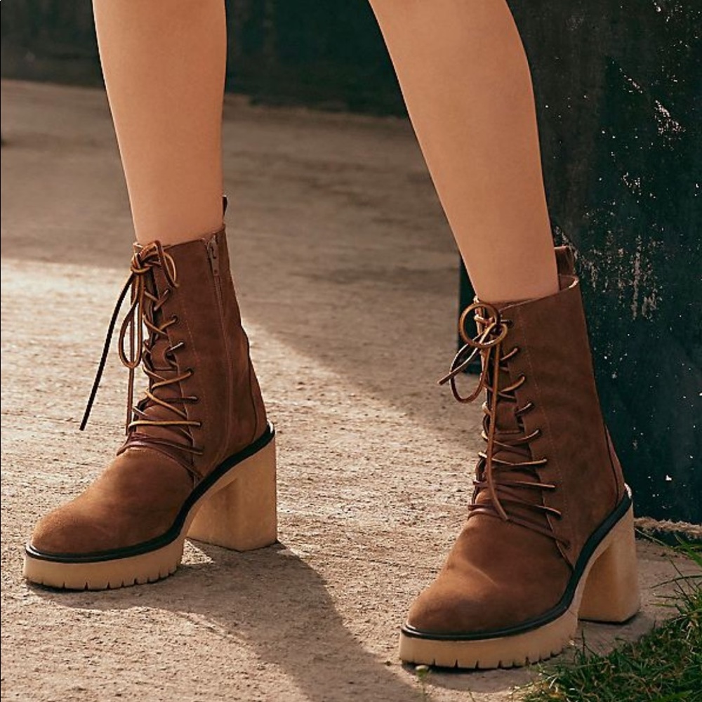 Free People Dylan lace up boot. Taupe size 40. NWT